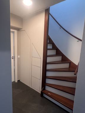 Opentrap dicht maken met een kast onder trap in Almelo