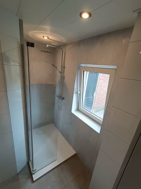 Badkamer aanpassing renovatie Maasbracht