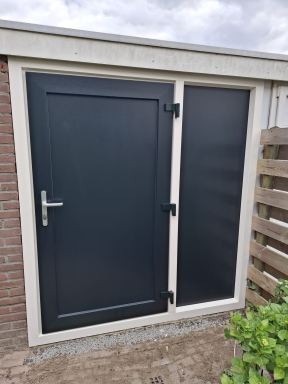 Pui vervangen van hout naar kunststof in Spijkenisse