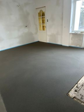 Voor een klant in Amsterdam heb ik de houten vloer verwijderd en beton aangebracht!