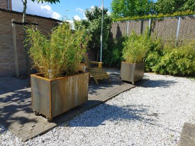 cortenstalen plantenbakken op wielen 
