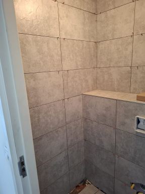 Een mooie toiletrenovatie gerealiseerd
